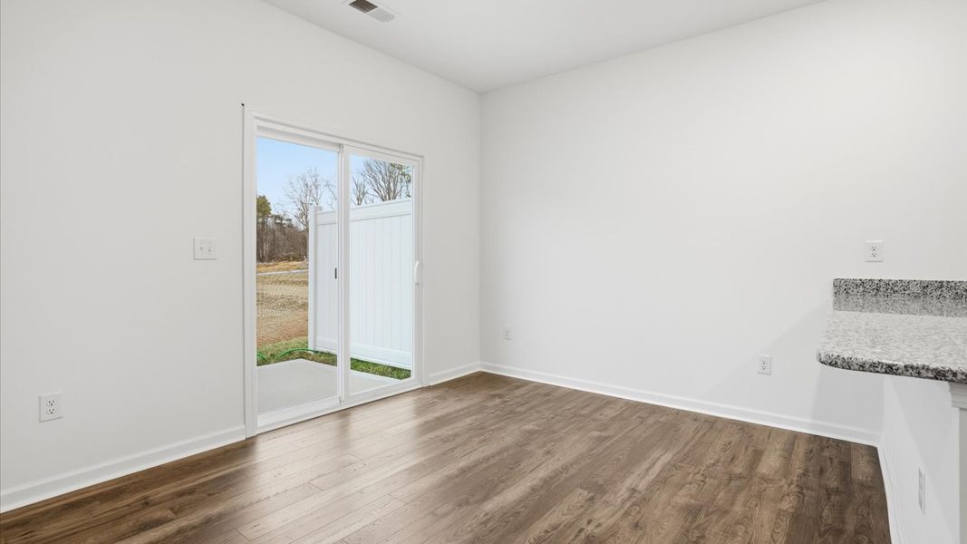 Spacious, unfurnished interior of a new home in Cherokee Crossing, Kodak (Image 14).