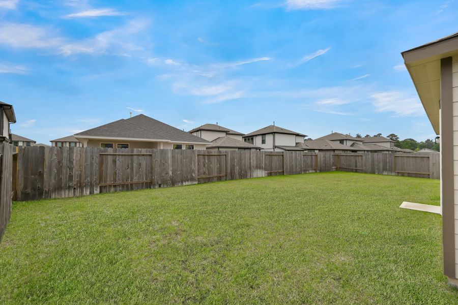 Spacious, fully fenced backyard offering plenty of room for outdoor living, entertaining, or future customization. Spacious, fully fenced backyard offering plenty of room for outdoor living, entertaining, or future customization.