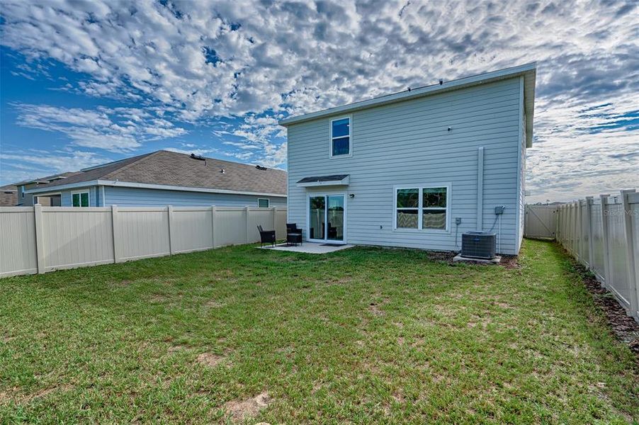 Front exterior of a new home in Avalon Woods, Newberry, FL, highlighting curb appeal (Image 1). Front exterior of a new home in Avalon Woods, Newberry, FL, highlighting curb appeal (Image 1).