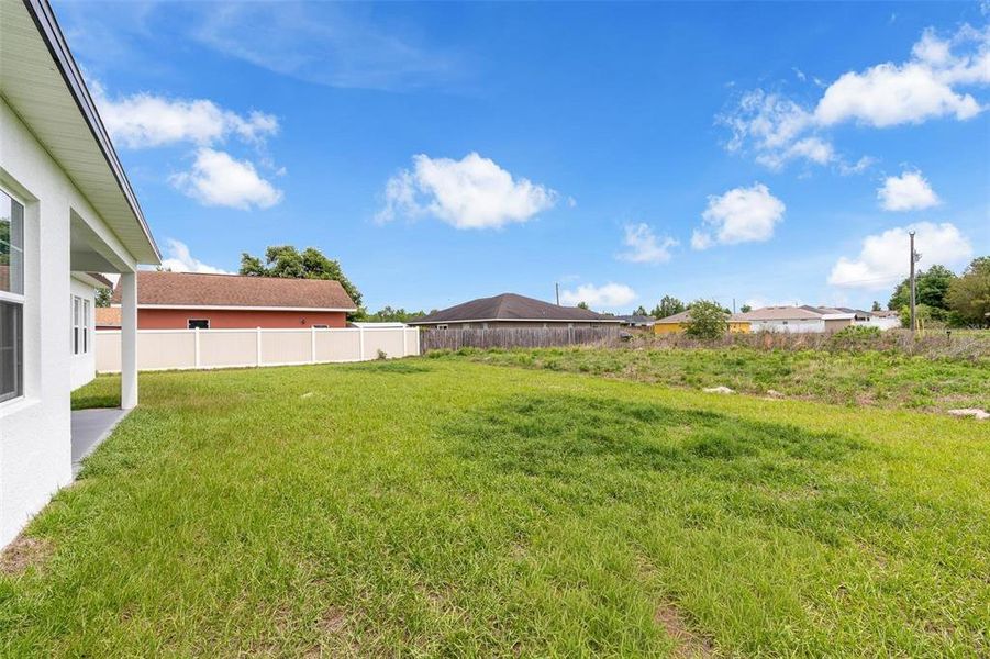 Exterior details and patio area of a home in , Ocala (Image 4).
