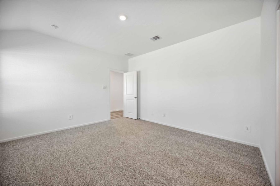Spacious, unfurnished interior of a new home in , Houston (Image 14).
