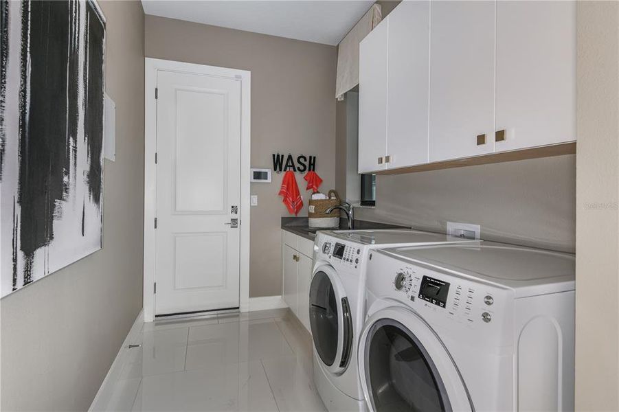 Furnished interior view inside a new home in Cresswind Lakewood Ranch, Lakewood Ranch (Image 36). Furnished interior view inside a new home in Cresswind Lakewood Ranch, Lakewood Ranch (Image 36).