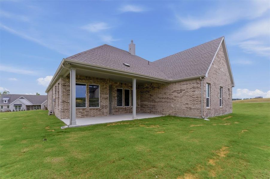 Exterior details and patio area of a home in Grayson Ridge, Van Alstyne (Image 23).