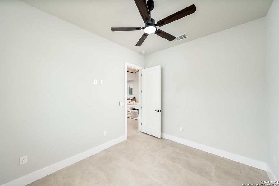 Spacious, unfurnished interior of a new home in , San Antonio (Image 26).
