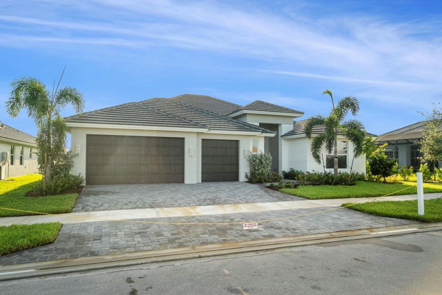 2D floor plan layout for the Monarch Grande by GHO Homes in Belterra, Port St. Lucie, FL (Image 2).