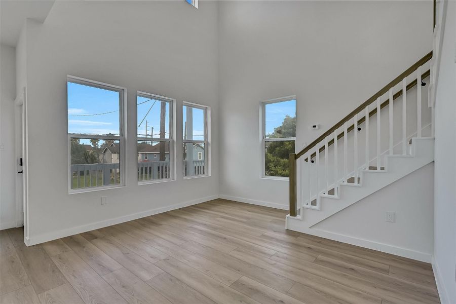 Spacious, unfurnished interior of a new home in , Galveston (Image 24).
