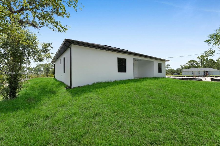 Exterior details and patio area of a home in , Lehigh Acres (Image 4).