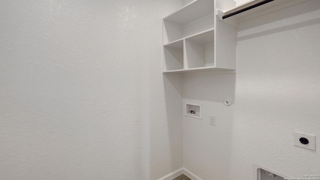 Spacious, unfurnished interior of a new home in Haby Hill 50', San Antonio (Image 20). Spacious, unfurnished interior of a new home in Haby Hill 50', San Antonio (Image 20).