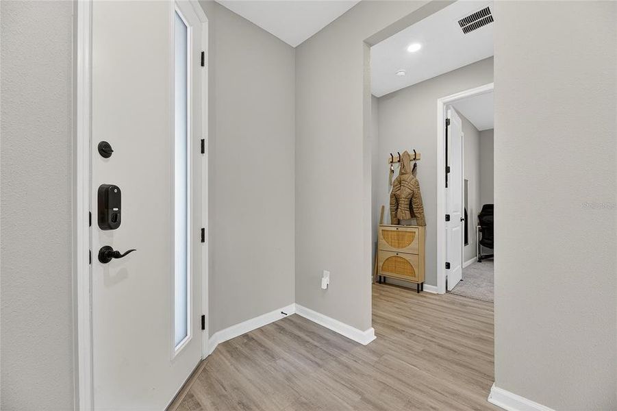 Spacious, unfurnished interior of a new home in , Apollo Beach (Image 22).