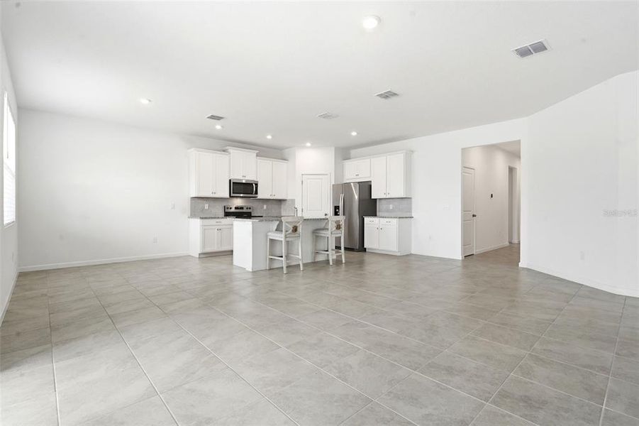 Spacious, unfurnished interior of a new home in , Clermont (Image 17).