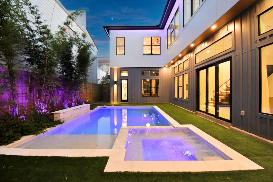 Heated pool and spa, creating an exceptional environment for relaxation and gatherings. Heated pool and spa, creating an exceptional environment for relaxation and gatherings.