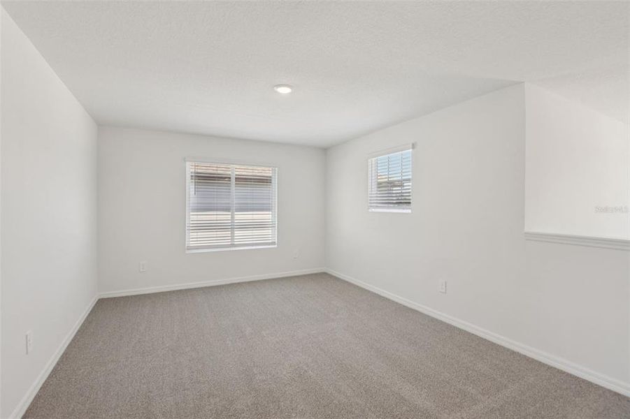 Spacious, unfurnished interior of a new home in Hilltop Vistas, Dade City (Image 32).