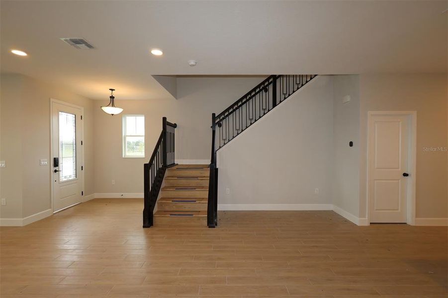 Spacious, unfurnished interior of a new home in Center Lake on the Park, St. Cloud (Image 5).