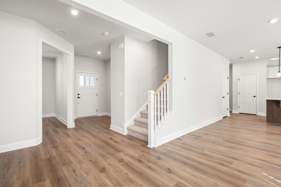 Spacious, unfurnished interior of a new home in Salem Bay, Beaufort (Image 14).