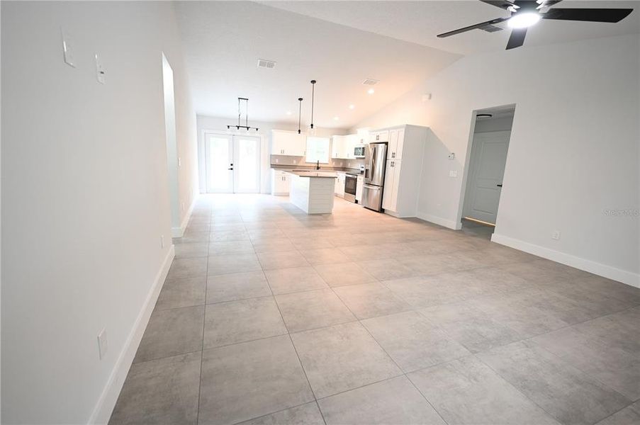 Spacious, unfurnished interior of a new home in , Dunnellon (Image 16).
