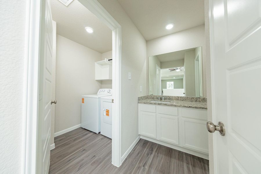 Furnished interior view inside a new home in Mackenzie Creek, Conroe (Image 7).