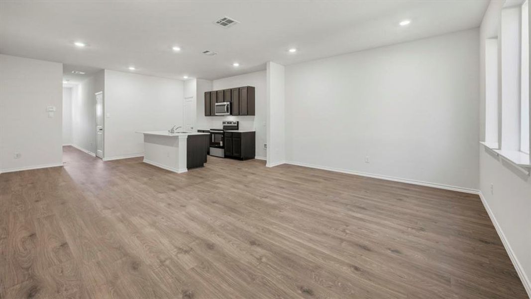 Spacious, unfurnished interior of a new home in Arbor Trails South, Princeton (Image 27).