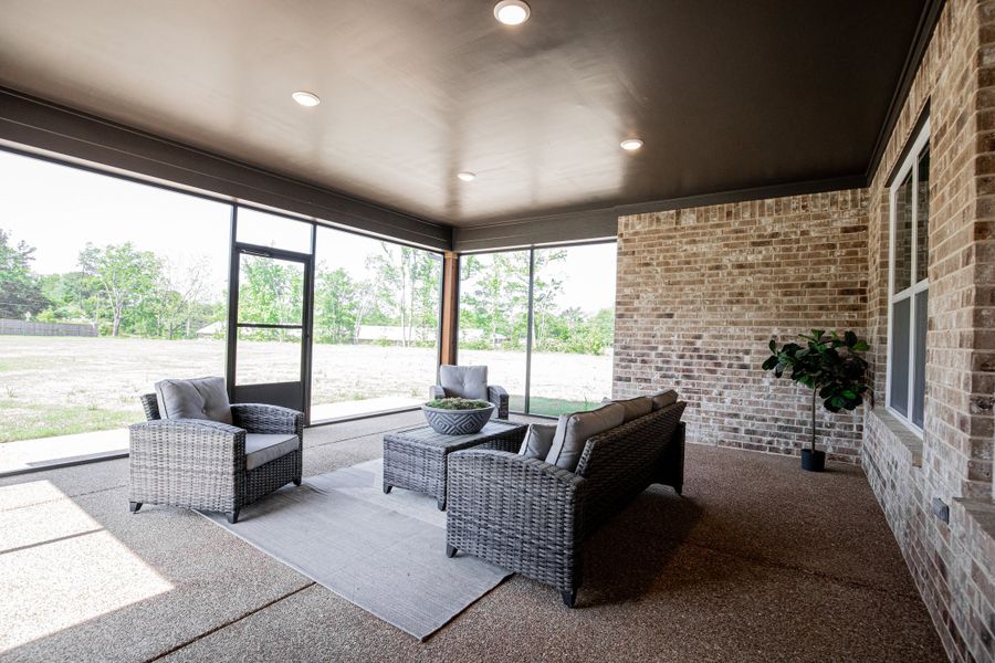 Representative exterior details of a home built from the Willow by Grant & Co in Manor at Hall Creek, Arlington (Image 40).