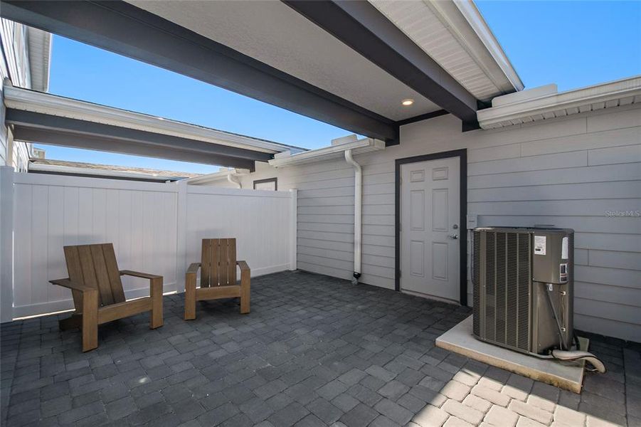 Exterior details and patio area of a home in , Orlando (Image 28).
