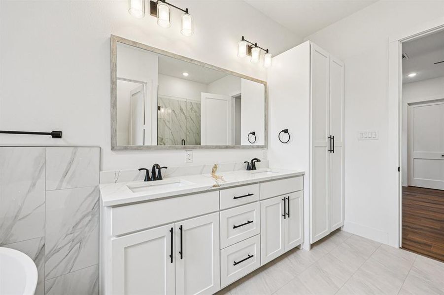 Furnished interior view inside a new home in , Rowlett (Image 26).