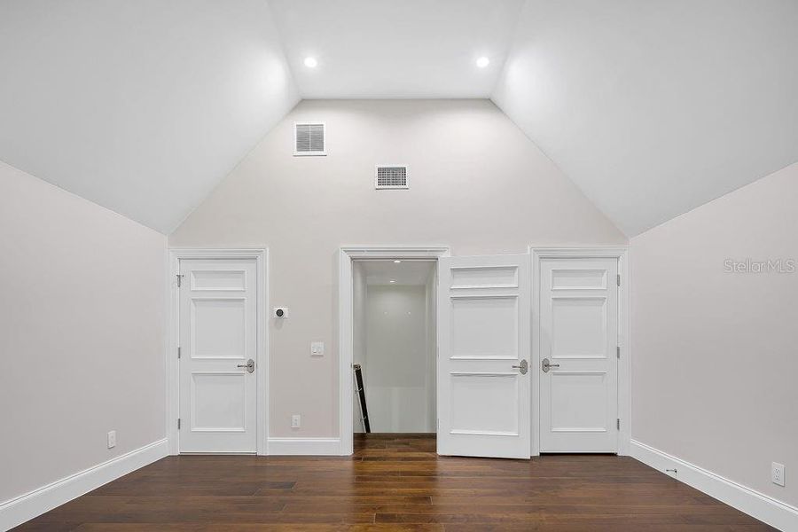 upstairs bonus room