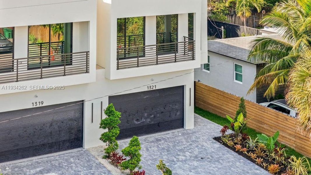 Exterior details and patio area of a home in , Fort Lauderdale (Image 15).