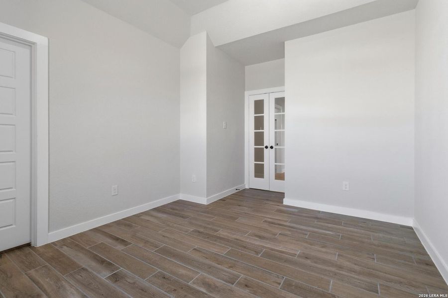 Spacious, unfurnished interior of a new home in Alamo Estates, San Antonio (Image 22).