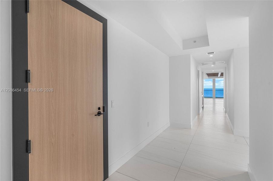 Spacious, unfurnished interior of a new home in , Fort Lauderdale (Image 19).