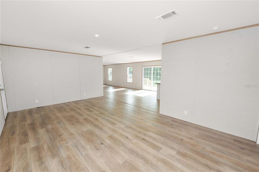 Spacious, unfurnished interior of a new home in , Lakeland (Image 42).
