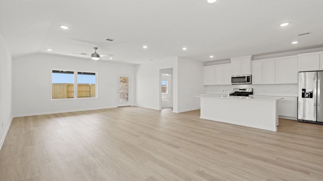 Spacious, unfurnished interior of a new home in Sunterra Lakes, Brookshire (Image 19). Spacious, unfurnished interior of a new home in Sunterra Lakes, Brookshire (Image 19).
