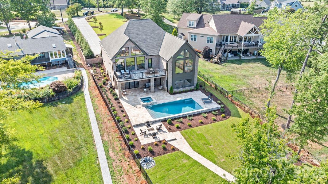 Private pool/spa, fire pit, stationary dock - everything you need to enjoy Lake Life