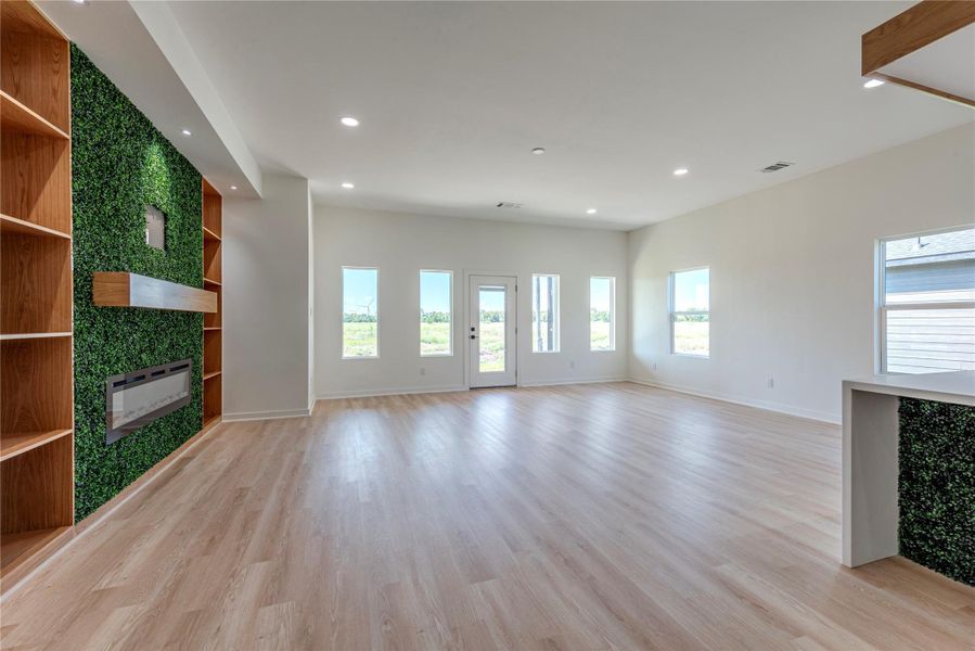 Spacious, unfurnished interior of a new home in , Bay City (Image 17). Spacious, unfurnished interior of a new home in , Bay City (Image 17).