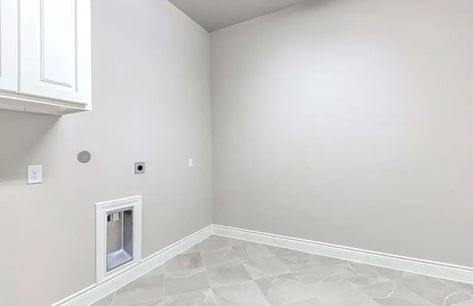 Representative unfurnished interior of a home built from the 3616 by Ravenna Homes in Artavia 70′, Conroe (Image 38).