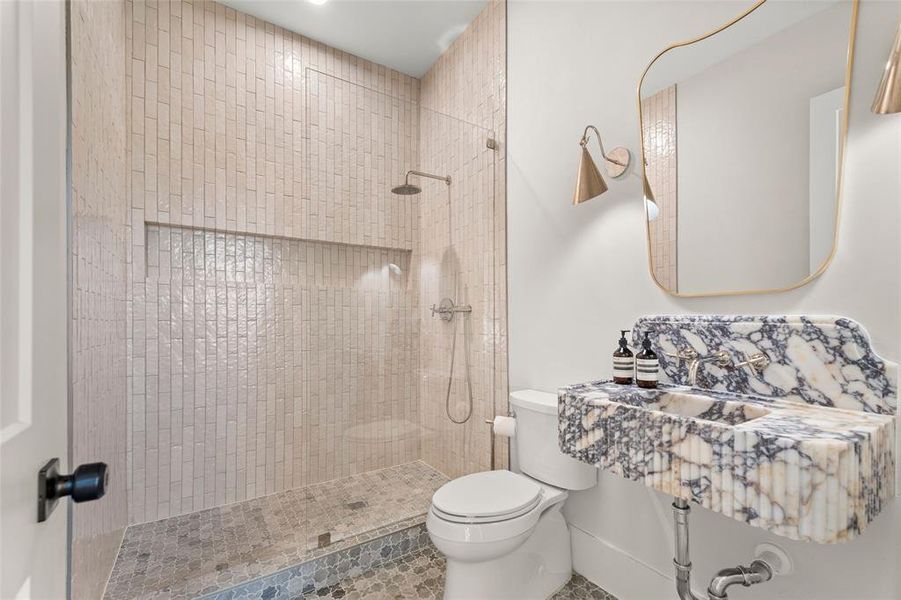 Furnished interior view inside a new home in , Dallas (Image 9).