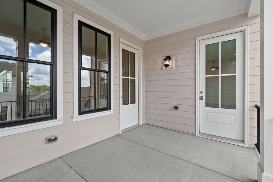 Shared Porch (Family RM/Owner's Suite) Shared Porch (Family RM/Owner's Suite)