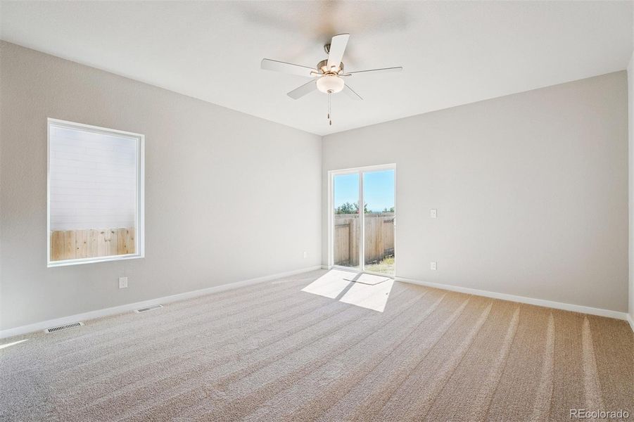 Spacious, unfurnished interior of a new home in Cottonwood Greens, Fort Lupton (Image 12).