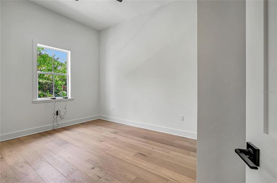 Spacious, unfurnished interior of a new home in , Tampa (Image 24).