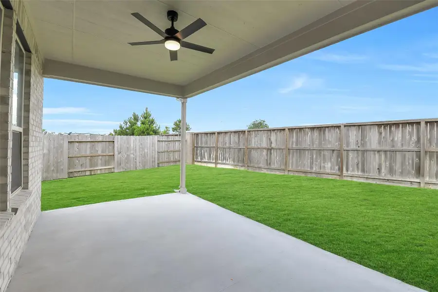 Exterior details and patio area of a home in Mavera, Conroe (Image 3).