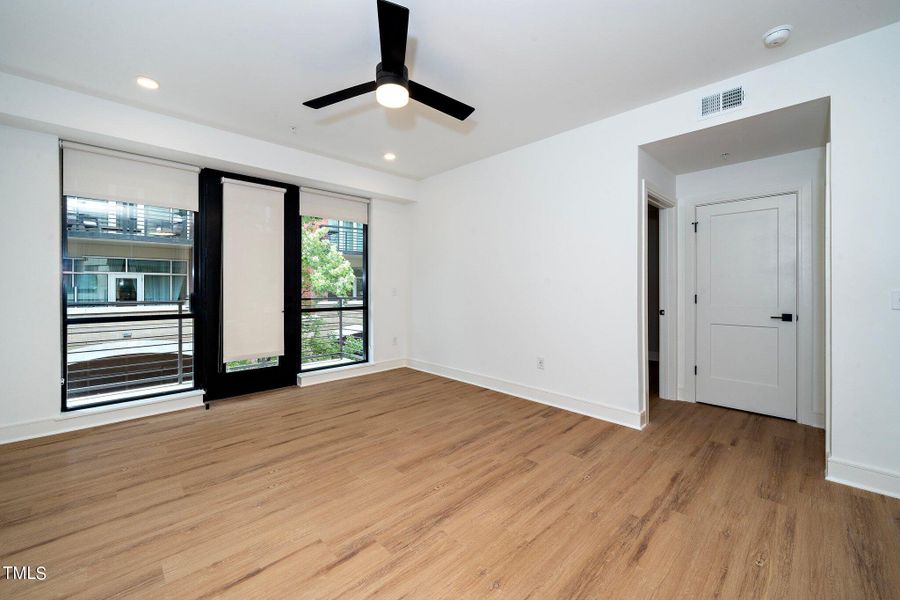 14-web-or-mls-615 W Peace St 306 (9 of 2