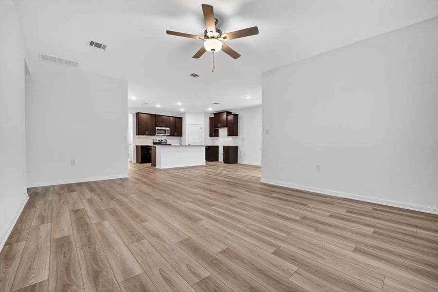 Spacious, unfurnished interior of a new home in Lisso, Pflugerville (Image 11).