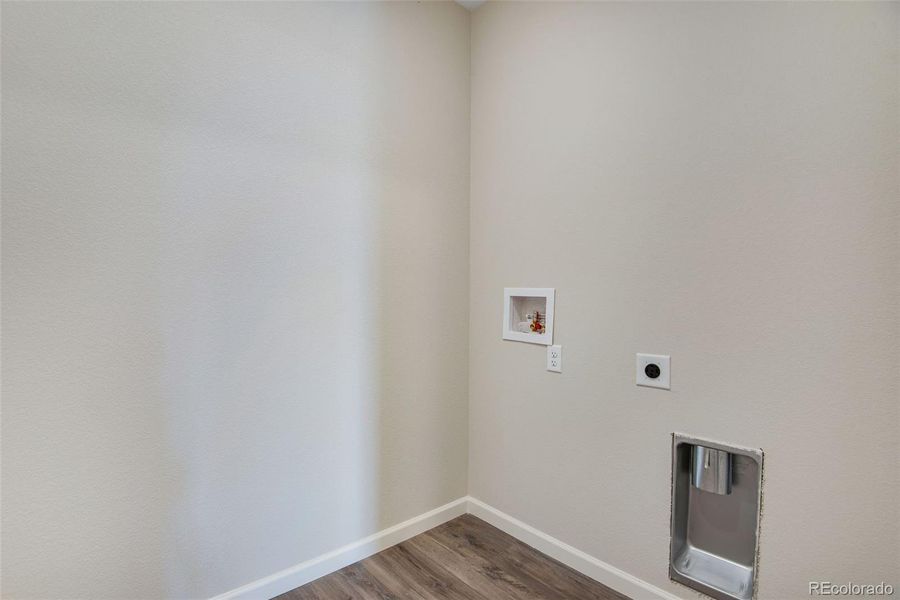 Spacious, unfurnished interior of a new home in Ensemble at The Aurora Highlands, Aurora (Image 17).