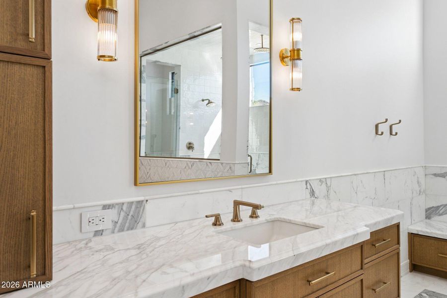 39-web-or-mls-6610-n-mountain-view-rd