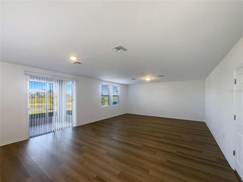 Spacious, unfurnished interior of a new home in Eden Hills, Lake Alfred (Image 12).