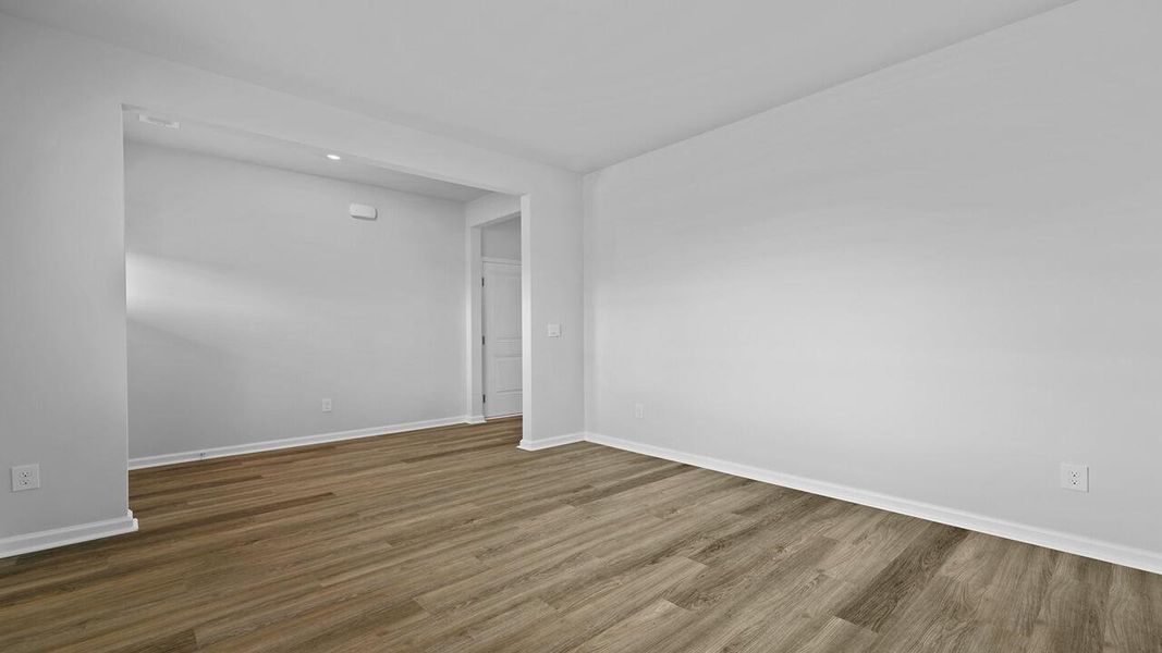 Spacious, unfurnished interior of a new home in Carolina Groves, Moncks Corner (Image 32).