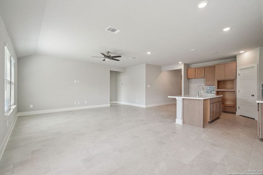 Spacious, unfurnished interior of a new home in Estancia Ranch - Classic Series, San Antonio (Image 14).
