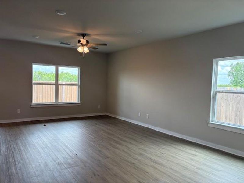 Spacious, unfurnished interior of a new home in Spring Creek, Taylor (Image 13).