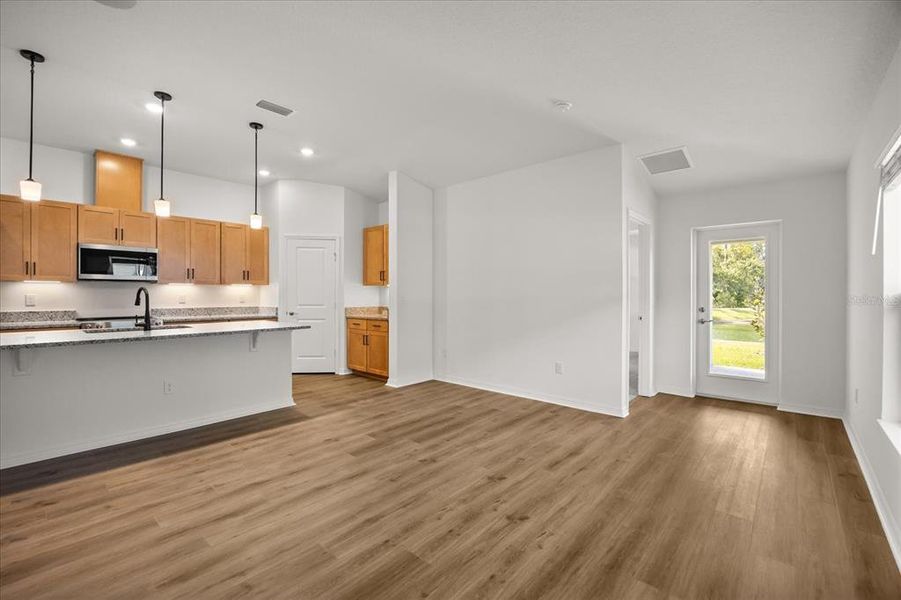 Spacious, unfurnished interior of a new home in Hickory Ranch, Auburndale (Image 8).
