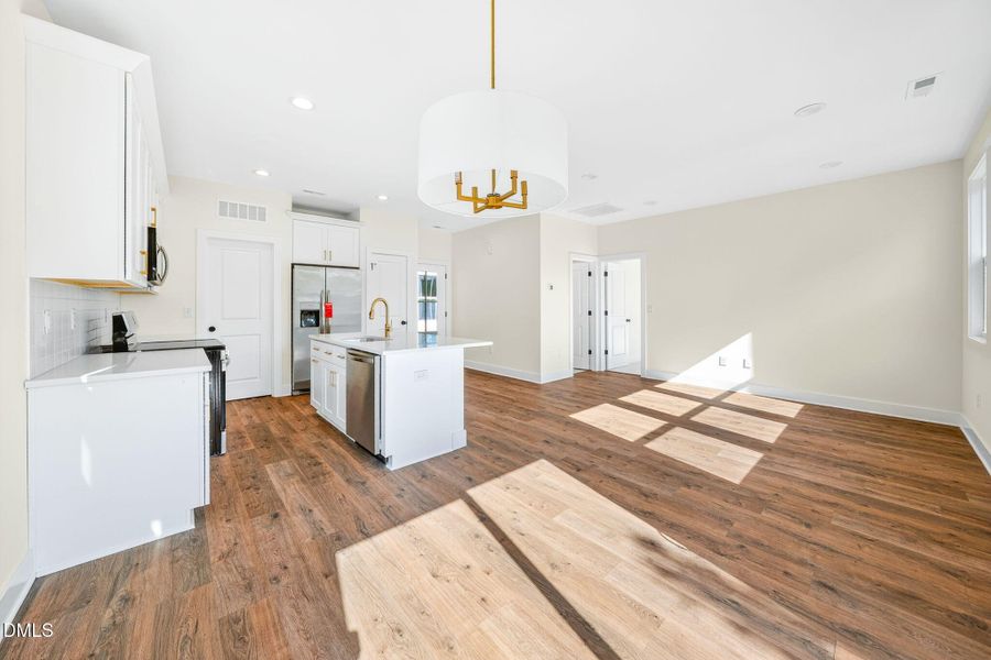 81-web-or-mls-205 W Maple (3 of 78)