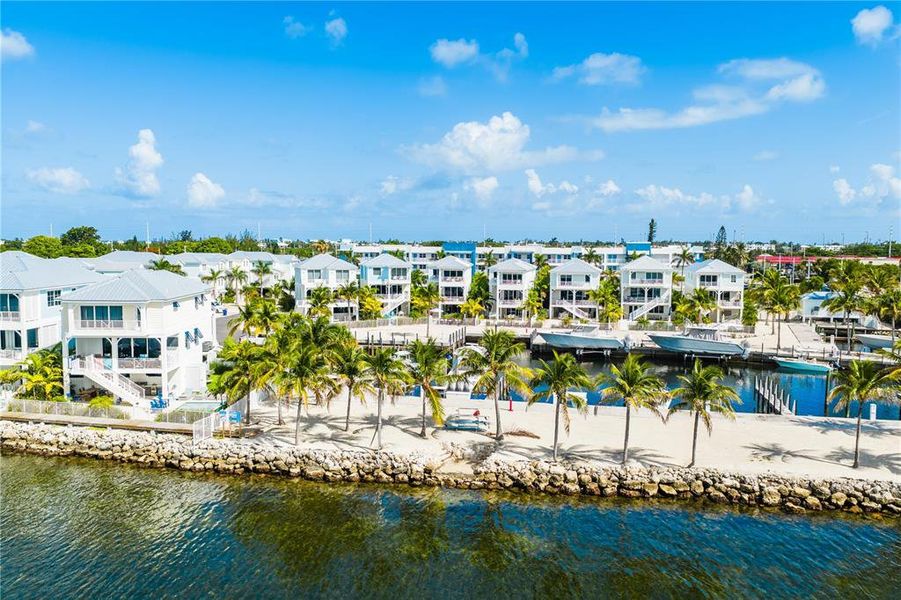 Condo located in Marathon, FL showcasing its design and architecture (Image 4).