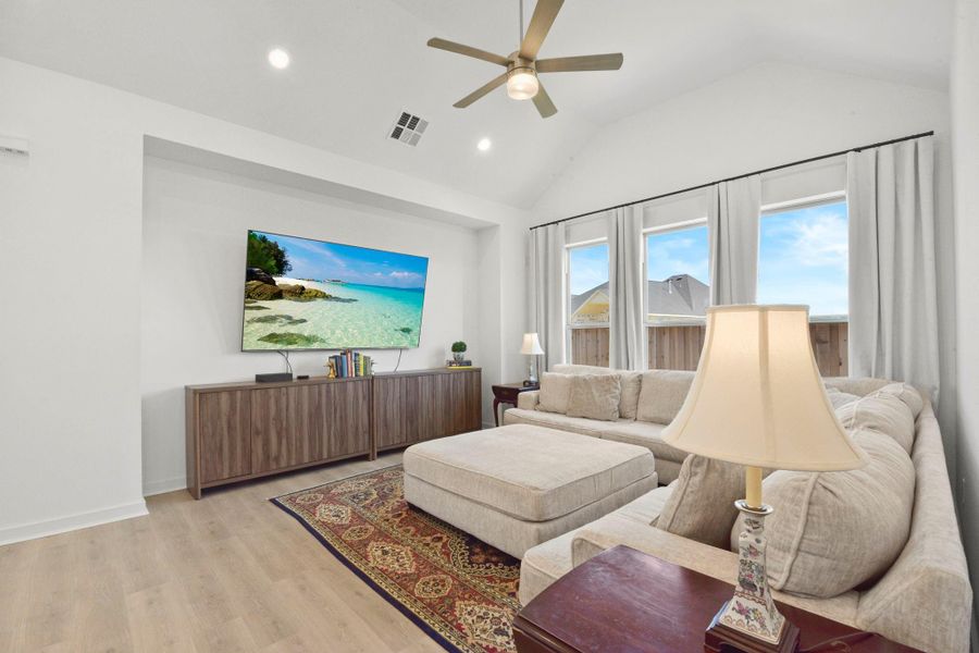 Furnished interior view inside a new home in Riceland: 42ft. lots, Mont Belvieu (Image 30).